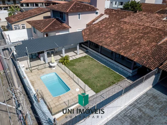 Imagem Casa linear com 4 suítes, lazer privativo a venda no Centro de Guarapari-ES.