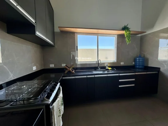 Imagem Casa com 4 suítes em condomínio em Porangaba - SP