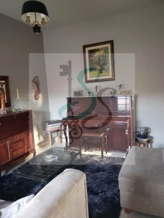 Venda de casa na Vila Nunes, Lorena. 3 dormitórios sendo 1 suíte, sala, cozinha com armários, área de serviço, 3 banheiros, 2 vagas de garagem cober