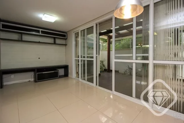 Imagem Casa em condomínio fechado com o maior pátio!

Você vai se surpreender com essa casa em condomín...