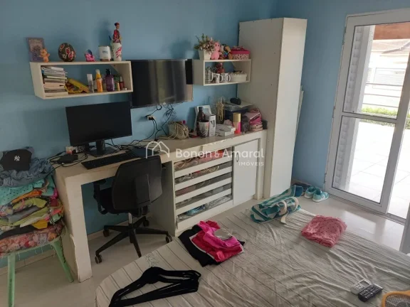 Imagem Linda e espaçosa casa em rua sem saída, lugar muito tranquilo e acessível. A residência possui 3...