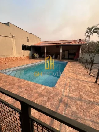 Imagem CA1661Área de 1060m2 com 3 casas no setor rodoviário A casa principal possui - 3 quartos - Sala - ...