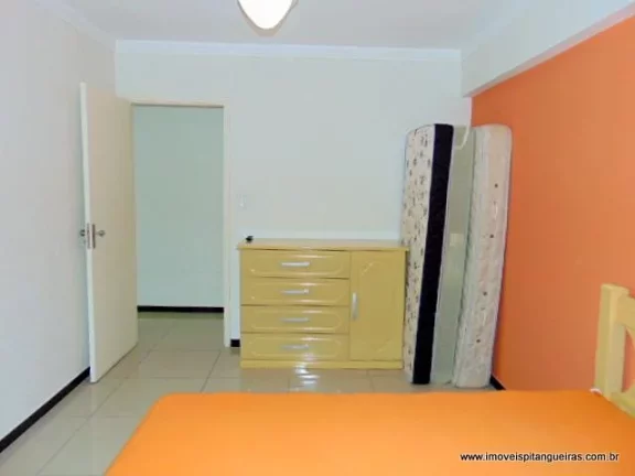 Imagem Tombo - Uma quadra do mar - Totalmente reformado - Garagem demarcada.