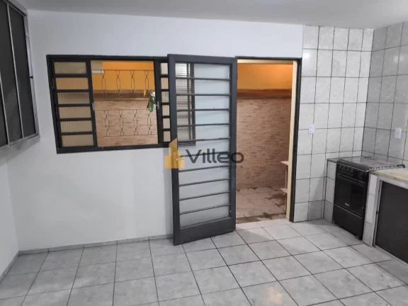 Imagem Duas casas.

Casa do piso superior: Em fino acabamento e inteira reformada.
Sala, dois quartos sendo...