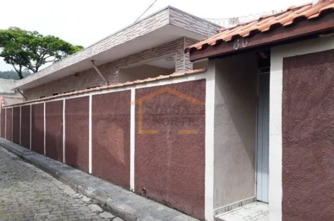 Imagem Casa térrea, 2 dormitórios, sala ampla, cozinha com armários, lavanderia, quintal, área de churr...