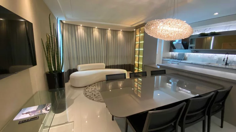 Imagem Apartamento com 3 dormitórios sendo 3 suítes e 3 vagas de garagem em Balneário Camboriú/SC
