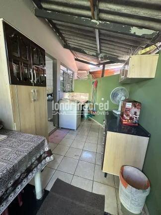 Imagem Casa em Londrina com duas residências independentes, energia solar, área gourmet com churrasqueira e localização excelente — ideal para morar e investir!