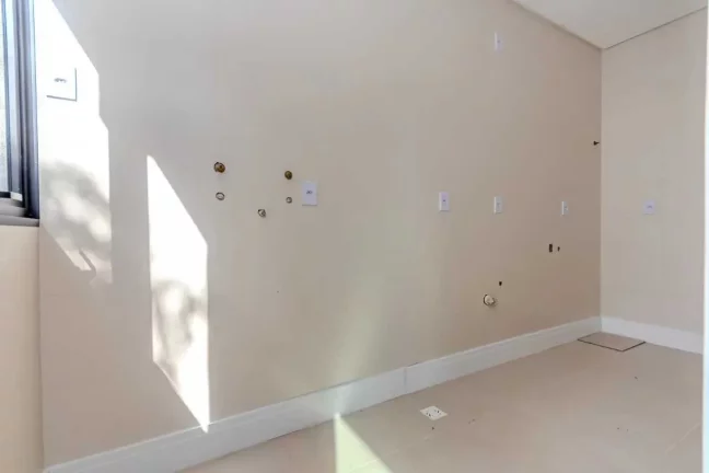 Imagem Sobrado com 3 suítes sendo 1 master e 2 vagas de garagem em Camboriú/SC
