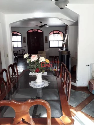 Imagem Casa com 3 dormitórios à venda, 320 m² por R$ 1.600.000,00 - Passagem - Cabo Frio/RJ