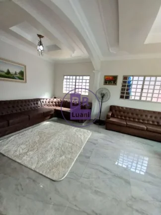 Imagem Casa à Venda com 270m2