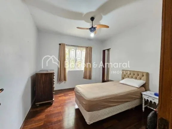 Imagem Excelente casa, espaçosa, construção sólida, com telhado novo, ideal para quem procura conforto ...