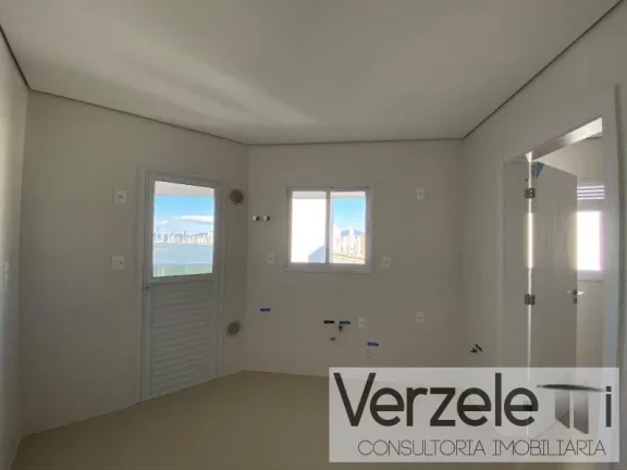 Imagem Apartamento 4 ou + dormitórios para Venda em Balneário Camboriú / SC no bairro Pioneiros