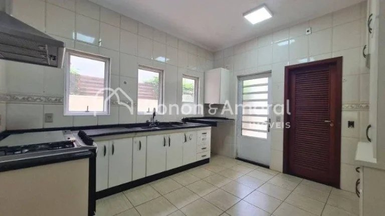 Imagem Lindo e espaÃ§oso sobrado com uma Ã¡rea total construÃ­da de 414 mÂ² em um terreno de 623mÂ², esse Ã...