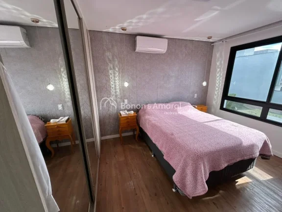 Imagem Lindo sobrado com 200m² de construção em terreno de 200m².
São 3 dormitórios, todos suítes, g...