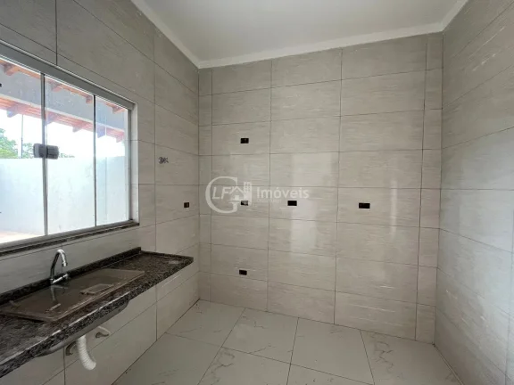 Imagem Ampla casa nova - 1 suíte e 2 quartos