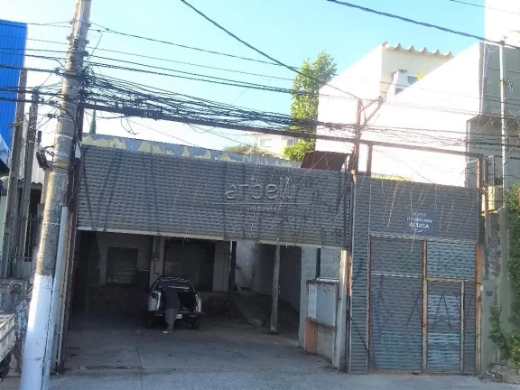 Imagem Galpão com escritórios com área total de 406 metros quadrados. O piso térreo está o galpão que...