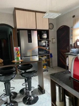 Imagem Casa térrea com 230m² de aréa util, dispõe de 3 dormitórios, sendo 1 suite com hidro, todos com...