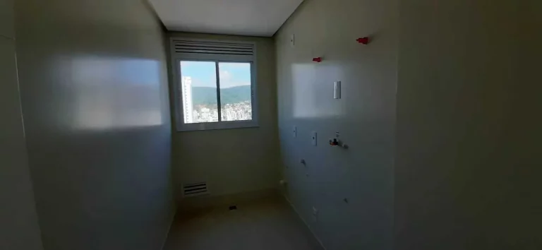 Imagem Apartamento com 4 dormitórios sendo 2 suítes e 3 vagas de garagem em Balneário Camboriú/SC