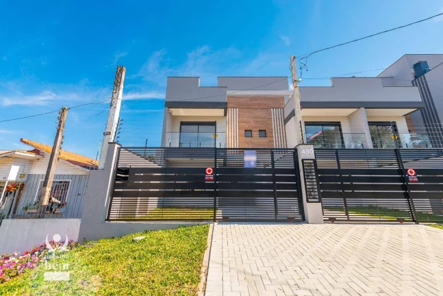 Imagem Sobrado 3 suítes, 165,m², terraço com churrasqueira e 2 vagas de garagem à venda no Água Verde