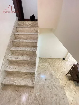 Imagem Casa 200m² - 4 Dorm - 1 Suíte - 2 Vagas