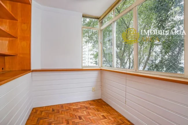 Imagem Apartamento à venda na Bela Vista, São Paulo-SP: 3 quartos, 1 suíte, 1 sala, 1 banheiro, 1 vaga de garagem, 240m² de área.