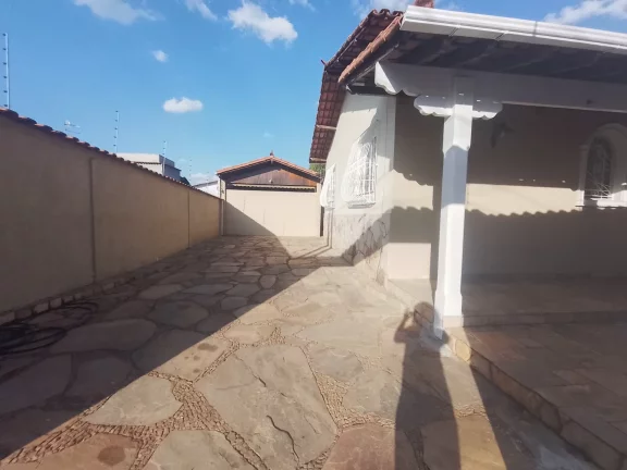 Imagem Casa para alugar em Santa Amélia BH, 3 quartos, 450m²