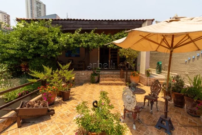 Imagem Casa com 460 metros quadrados de área total e 250 metros quadrados de área construída. Com 4 dorm...