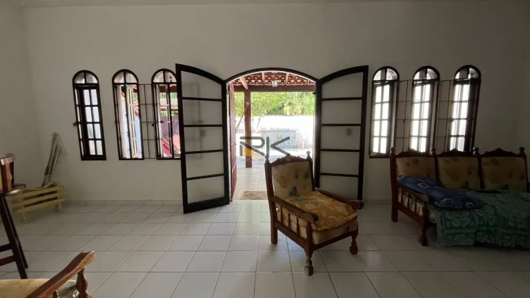 Imagem CASA EM CONDOMINIO COM 4 DORMITÓRIOS,4 VAGAS DE GARAGEM,VARANDA GOURMET COM CHURRASQUEIRA E PISCINA.