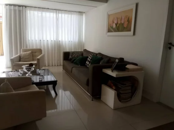 Imagem Casa à venda no bairro Suissa - Espaçosa com 5 quartos e 4 vagas de garagem!
