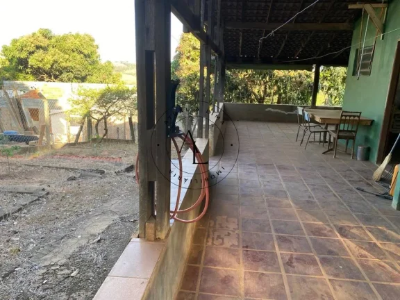 Imagem Chácara Encantadora com 2 Dormitórios, Piscina e Ampla Área Verde