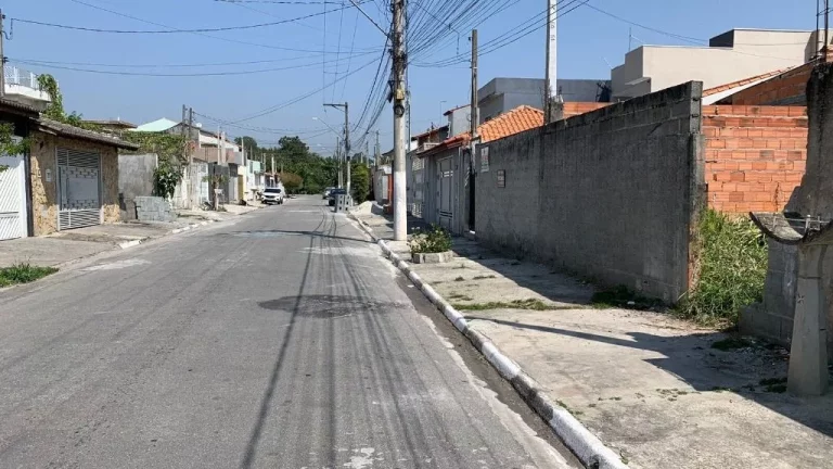 Imagem Terreno à venda, 175 m² por R$ 200.000,00 - Jardim Quaresmeira II - Suzano/SP