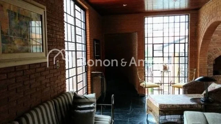 Imagem Casa com arquitetura diferenciada, com 3 quartos, living 4 ambientes, Home Theater com isolamento ac...