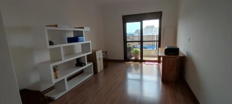 Imagem Cobertura 246M², 3Q, 3 Suítes, Sala bem ventilada, 4 Banheiros, 3 Vagas, Depósito, Churrasqueira, Piscina, Split, Salão de festas, Playground, Jardim.