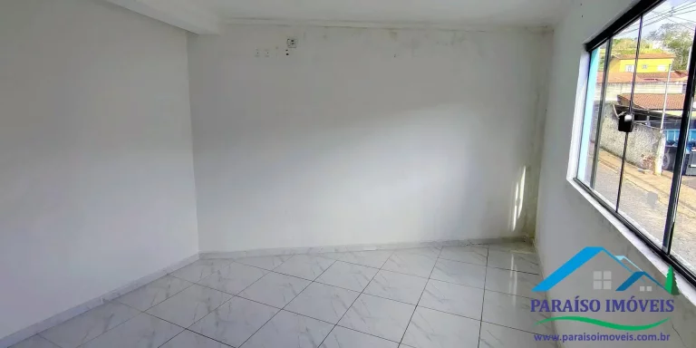 Imagem Oportunidade Única! Casa com 3 Quartos, Garagem Coberta e Ótima Localização
