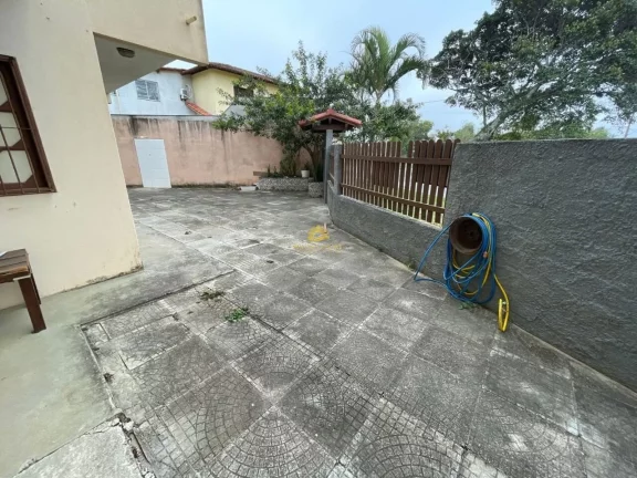 Imagem Encantadora casa duplex em Meaípe, Guarapari, ES! 4 quartos, sendo 1 suíte, 2 vagas de garagem. Lo...
