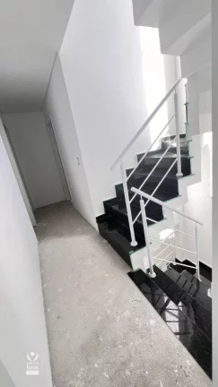 Imagem Sobrado em condomínio fechado, 3 Quartos, suíte, terraço com churrasqueira e 1 vaga a venda no Boqueirão (Estuda Permuta)