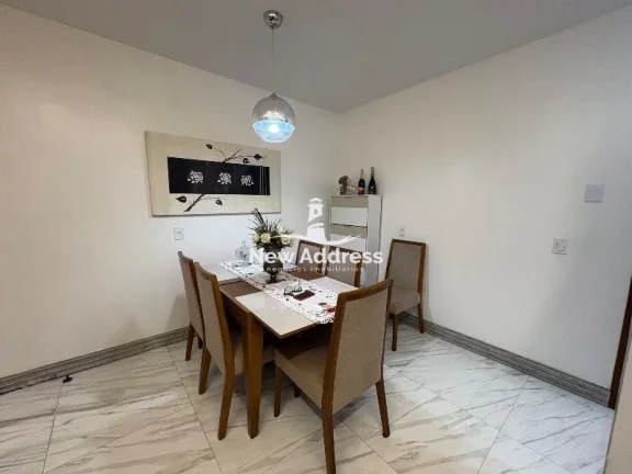 Imagem No Jockey, duas casas em um só imóvel com área gourmet: more com a família, alugue ou transforme em duplex. Comércio e serviços a poucos passos.