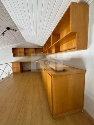 Imagem Residencial silencioso, natureza e próximo ao Templo Budista Zulai! São 4 quartos, 4 vagas