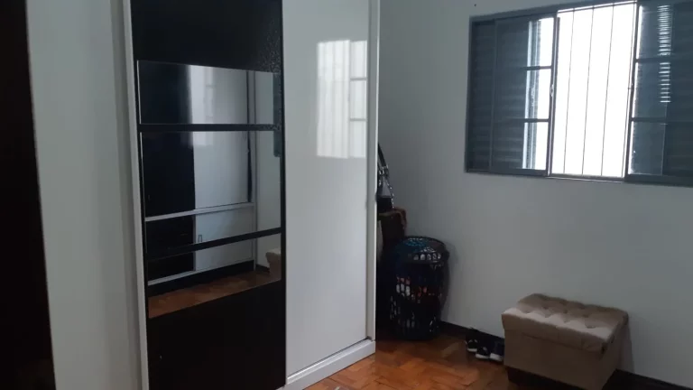 Imagem CASA NO BAIRRO JARDIM BRASILANDIA COM EDICULA NO FUNDO.