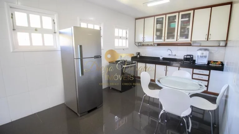 Imagem Casa em Condomínio para Venda em Teresópolis / RJ no bairro Comary