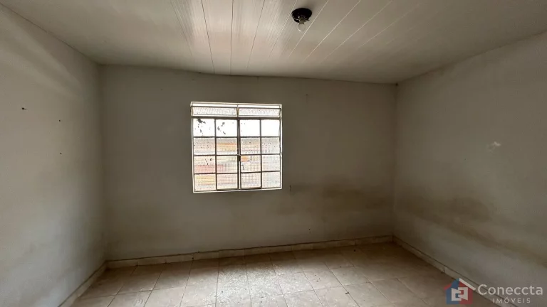 Imagem Terreno de esquina com casa antiga à venda no Bairro São Francisco — Excelente localização em Patos de Minas