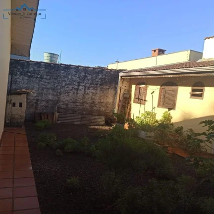 Imagem Casa de 4 quartos à venda em Foz do Iguaçu - Bairro Conjunto Libra: 3 banheiros, 2 vagas e 300m² de área!
