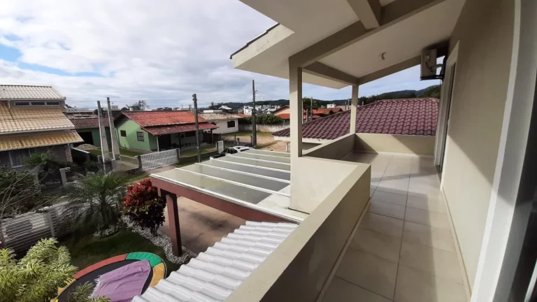 Imagem Casa à venda em Garopaba-SC, bairro Areias de Palhocinha: 3 quartos, 2 salas, 2 banheiros, 1 vaga, 160m². Venha conhecer!