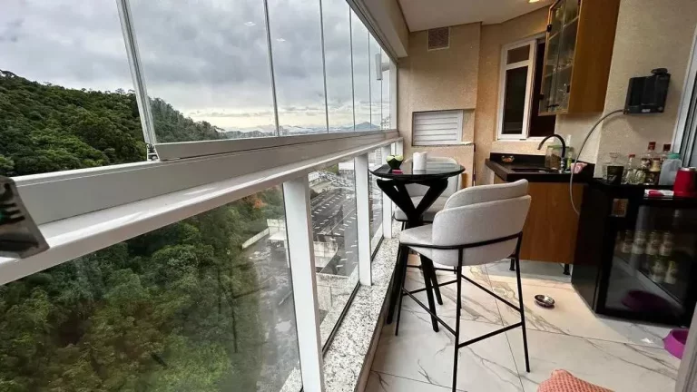 Imagem Apartamento com 2 suítes e 2 vagas de garagem em Ressacada - Itajaí
