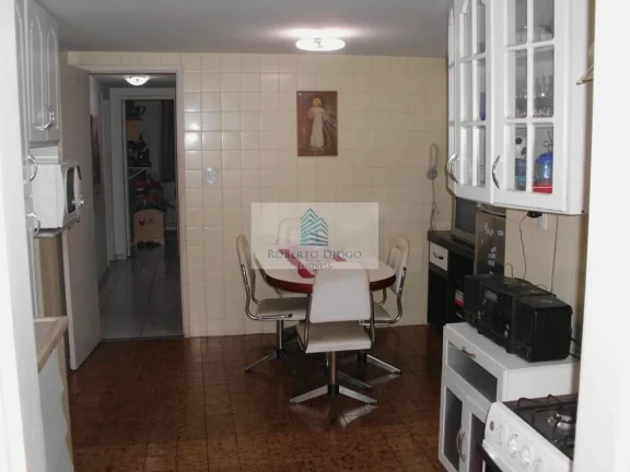 Imagem Imóvel à venda em Icaraí, Niterói-RJ: Apartamento de 3 quartos com suíte, sala ampla e vaga de garagem. Venha conferir!