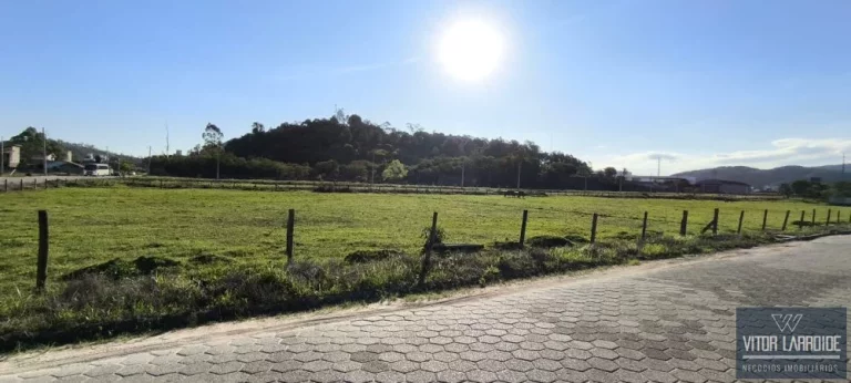 Imagem Terreno de 2.560m² à Venda no Bairro Humaitá - Tubarão/SC |