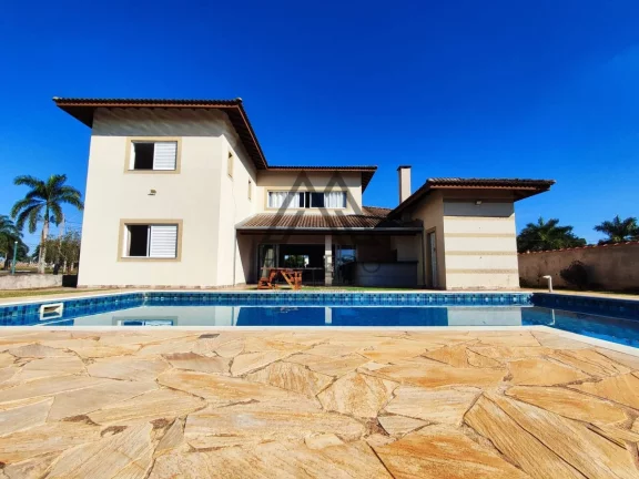 Imagem Casa Espaçosa com Piscina no Condomínio Jatobá – Cesário Lange/SP.