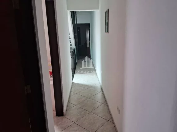 Imagem Sobrade de Alto Padrão 125m², 4 Quartos, 2 Suítes, 2 Vagas, 4 Banheiros, Área de Lazer com Churrasqueira e fogão a lenha no Parque São Vicente, Mauá-SP