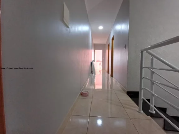 Imagem Sobrado para Venda em Piracicaba, ÁGUA BRANCA, 4 dormitórios, 1 suíte, 2 banheiros, 2 vagas