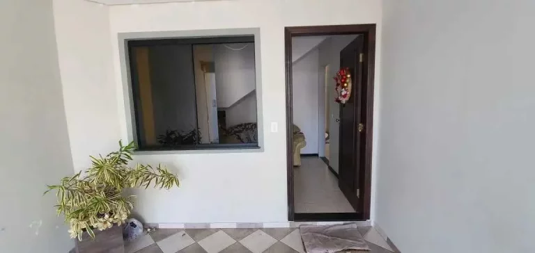 Imagem Casa com 4 dormitórios sendo 1 suíte e 3 vagas de garagem no Centro de Itajaí